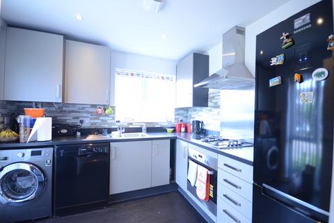 2 bedroom semi-detached house to rent, Alexander Turner Close, Reading