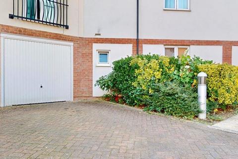 2 bedroom apartment for sale, Chadwick Gardens, Uxbridge, UB8