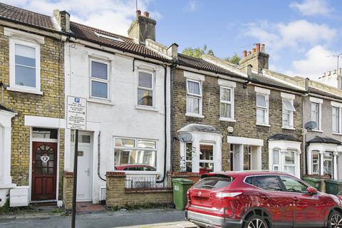 3 bedroom terraced house to rent, Tennyson Road | E15