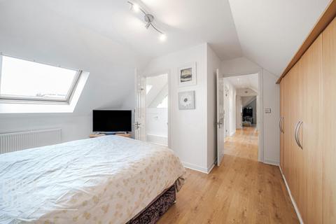 7, Queenside Court Mawney Road, Romford, RM7 7BG
