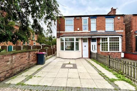 3 bedroom semi-detached house to rent, Worsley Road, Manchester