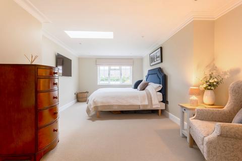 4 bedroom detached house for sale, Charts Close, Cranleigh, GU6