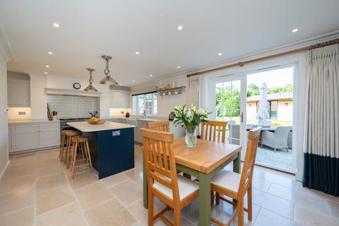 3 Charts Close, Cranleigh, GU6 8BH