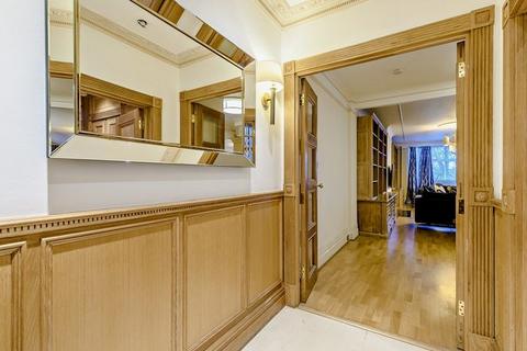 4 bedroom flat to rent, 143 Park Road, London NW8