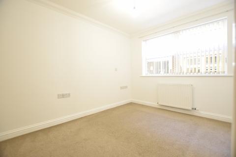 2 bedroom flat to rent, Richmond Park Road, Bournemouth,