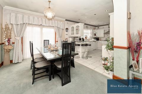 21 Blossom Waye, Hounslow, TW5 9HB