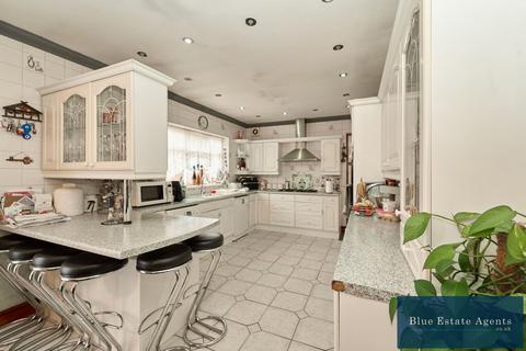21 Blossom Waye, Hounslow, TW5 9HB