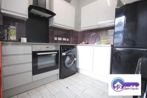 3 bedroom flat to rent, London W2