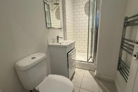 House share to rent, Brassie Avenue, London, W3 7DE