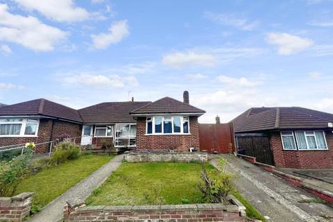 2 bedroom bungalow for sale, Wadhurst Avenue, New Bedford Road Area, Luton, Bedfordshire, LU3 1UH