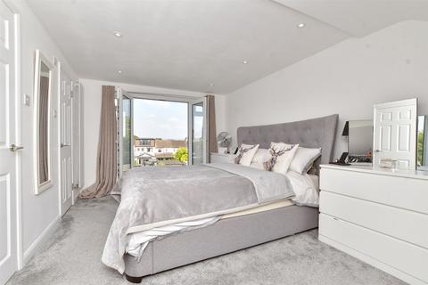 4 bedroom end of terrace house for sale, Connaught Road, Sutton, Surrey