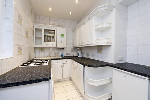 3 bedroom apartment to rent, Earls Court Road, London SW5