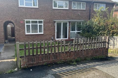 3 bedroom terraced house to rent, Wakehurst Path, Woking GU21