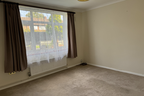 3 bedroom terraced house to rent, Wakehurst Path, Woking GU21