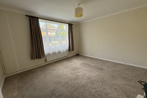 3 bedroom terraced house to rent, Wakehurst Path, Woking GU21