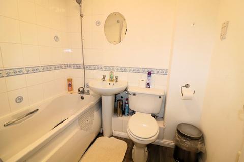6 Dabbling Close, Erith, DA8 2HW