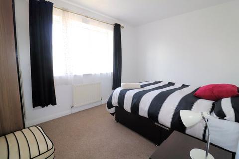 6 Dabbling Close, Erith, DA8 2HW