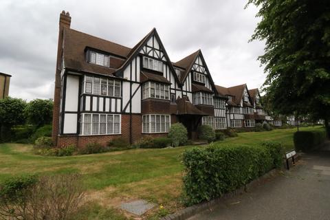 3 bedroom flat to rent, Flat , Hereford House, Queens Drive, London