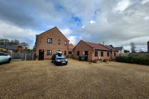 2 bedroom detached house to rent, Long Street