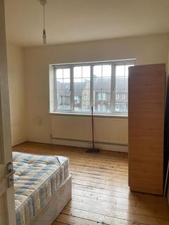 3 bedroom flat to rent, Flat , Queens Mansions, Watford Way, London