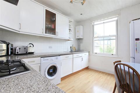 3 bedroom flat to rent, Chivalry Road, London SW11