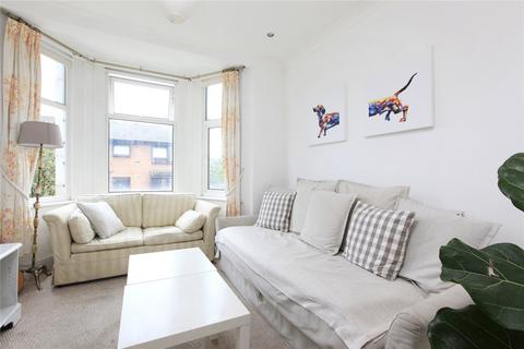 3 bedroom flat to rent, Chivalry Road, London SW11