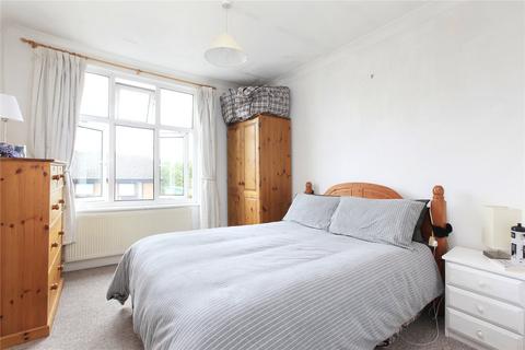 3 bedroom flat to rent, Chivalry Road, London SW11