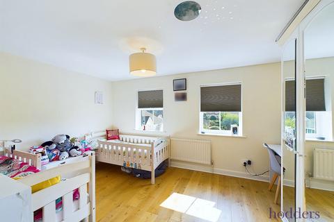 4 bedroom end of terrace house for sale, Gray Place, Ottershaw, Surrey, KT16