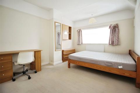 6 bedroom detached house to rent, Spring Rise, Surrey TW20
