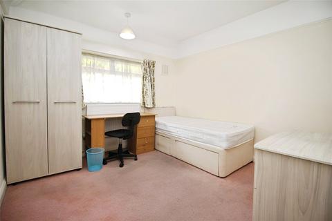 6 bedroom detached house to rent, Spring Rise, Surrey TW20