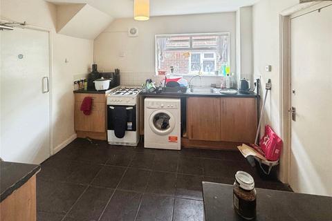 6 bedroom detached house to rent, Spring Rise, Surrey TW20