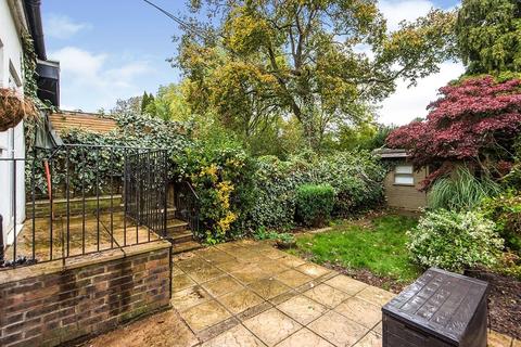 203 Fulwell Park Avenue, Twickenham, TW2 5HD