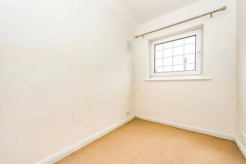 203 Fulwell Park Avenue, Twickenham, TW2 5HD