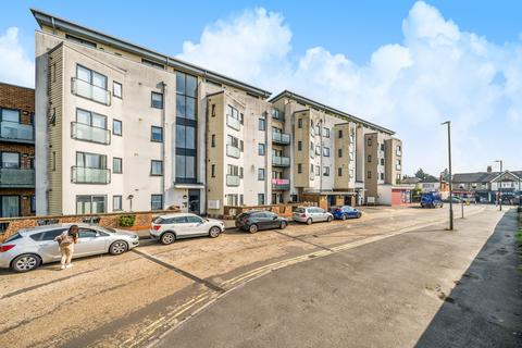 1 bedroom flat for sale, Oak House, Victory Park Road, Addlestone, KT15