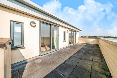 1 bedroom flat for sale, Oak House, Victory Park Road, Addlestone, KT15