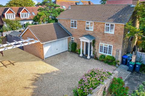 4 bedroom detached house for sale, Albany Close, Worthing, BN11