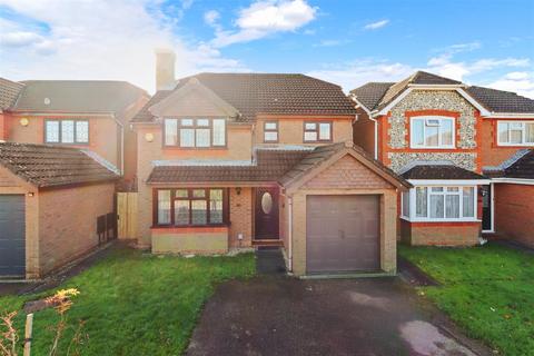 4 bedroom detached house for sale, Pitreavie Drive, Hailsham