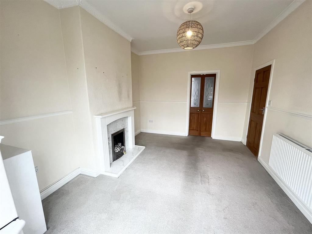 Crewe Road, Sandbach CW11 2 bed terraced house for sale £199,000