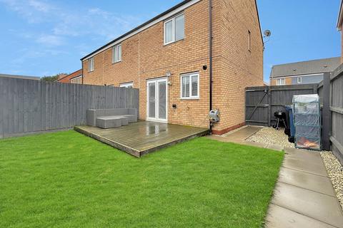 2 bedroom end of terrace house for sale, Bloomfield Drive, Hinchingbrooke Park, Huntingdon.