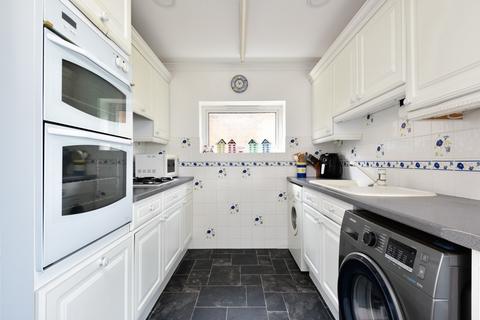 3 bedroom detached house for sale, Faversham Road, Seasalter