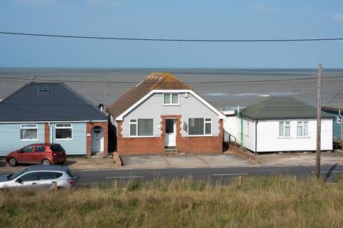 3 bedroom detached house for sale, Faversham Road, Seasalter