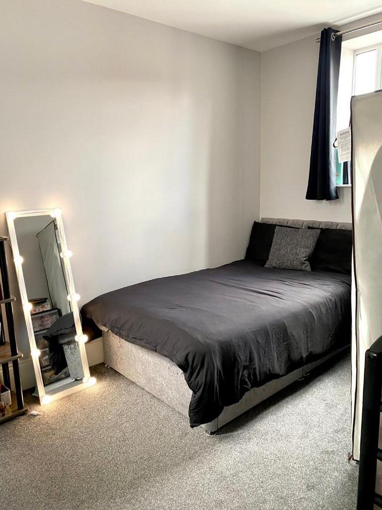 Bed1.JPG