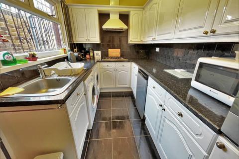 4 bedroom terraced house to rent, 180 Burley Road, Leeds, LS4 2EU