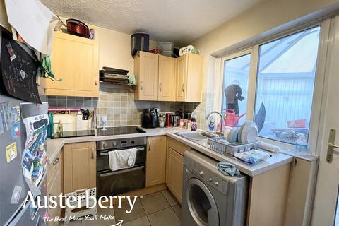 2 bedroom townhouse for sale, Falcon Road, Stoke-On-Trent ST3