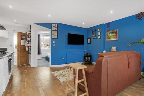 Flat 2, 72 Kidmore Road, Caversham, Reading, RG4 7NA
