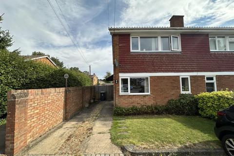 3 bedroom semi-detached house to rent, Newis Crescent, Clifton, Beds