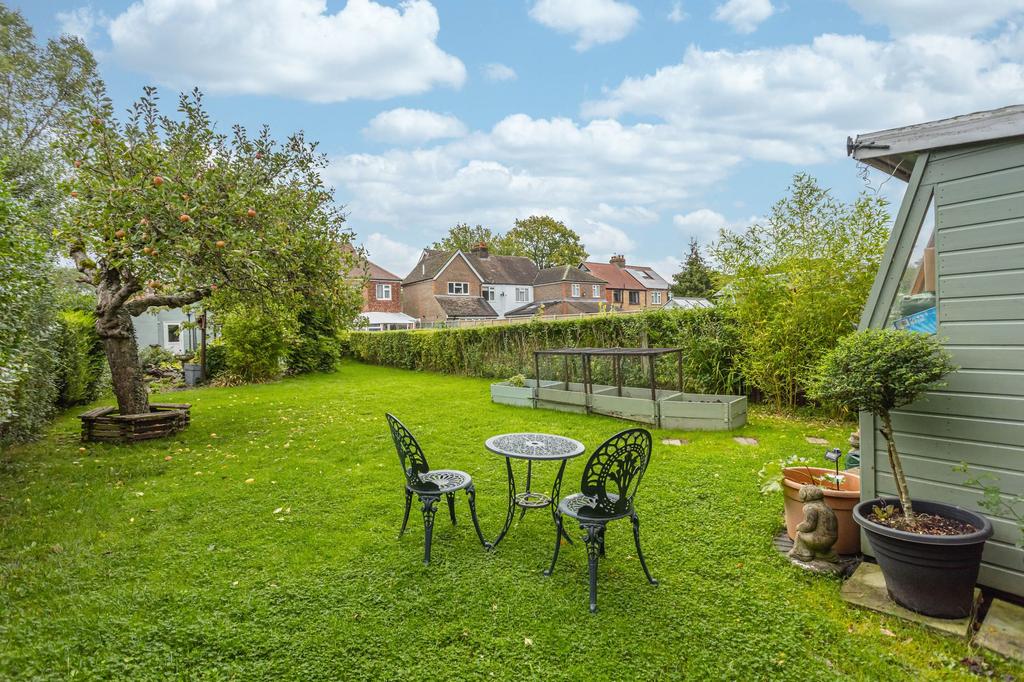Victoria Road, Horley RH6 3 bed semidetached house for sale £525,000