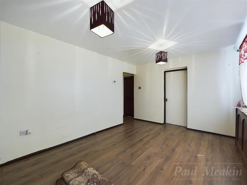 Castle Hill Avenue, New Addington 2 bed flat for sale £230,000