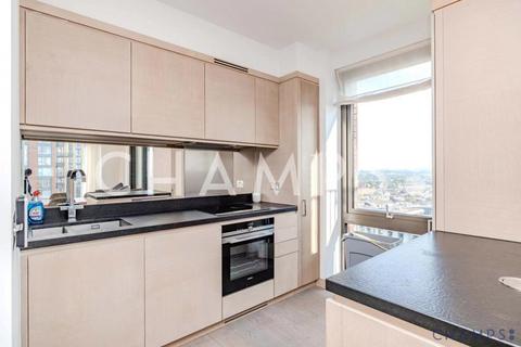 2 bedroom flat to rent, Embassy Garden, London