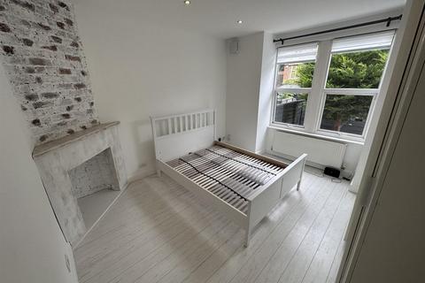 2 bedroom flat for sale, Victoria Road, London